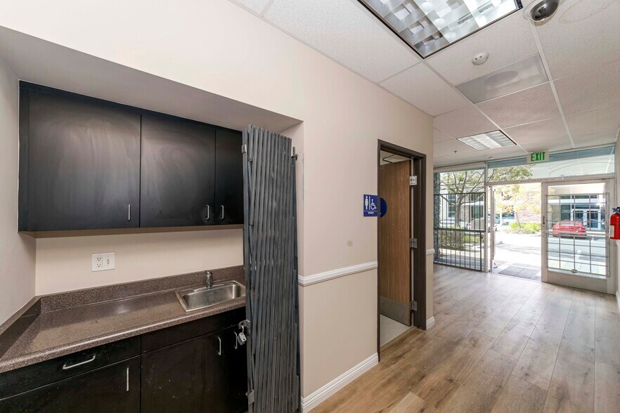 More Photos Of 1452 E Valencia Dr, Fullerton Warehouse For Lease