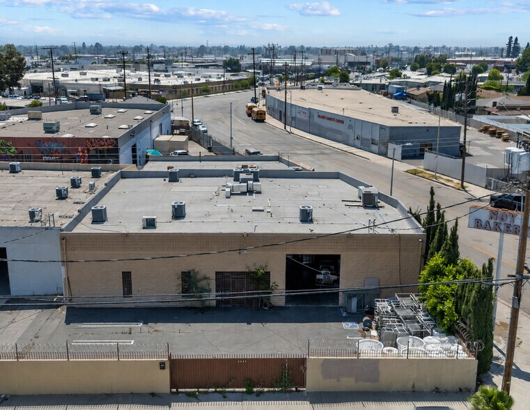 More Photos Of 7425 Bellaire Ave, North Hollywood Warehouse For Sale