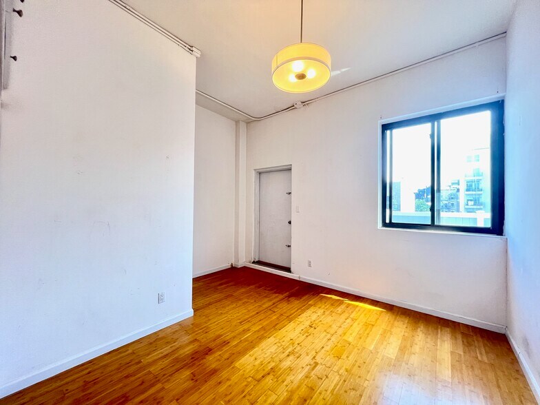More Photos Of 109 Clay St, Brooklyn Flex For Lease