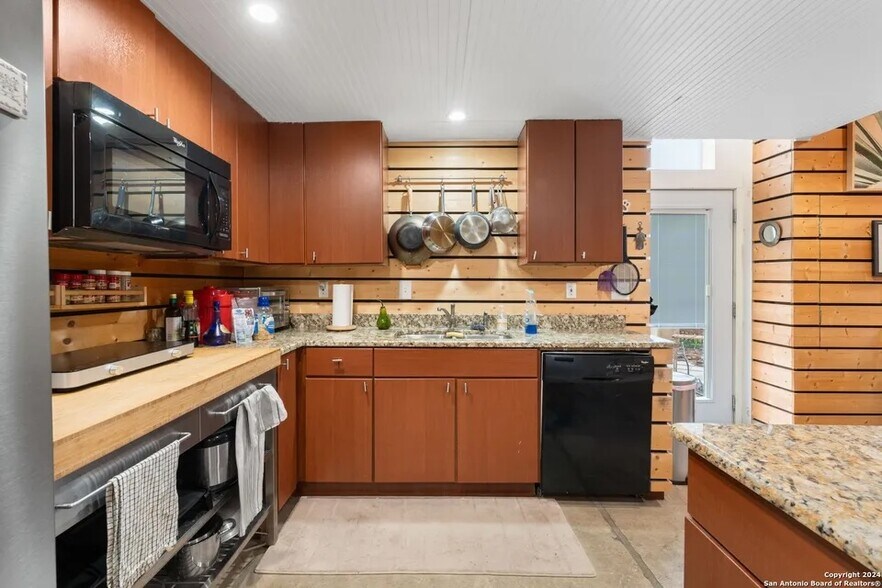 More Photos Of 2323 Buena Vista St, San Antonio Freestanding For Sale