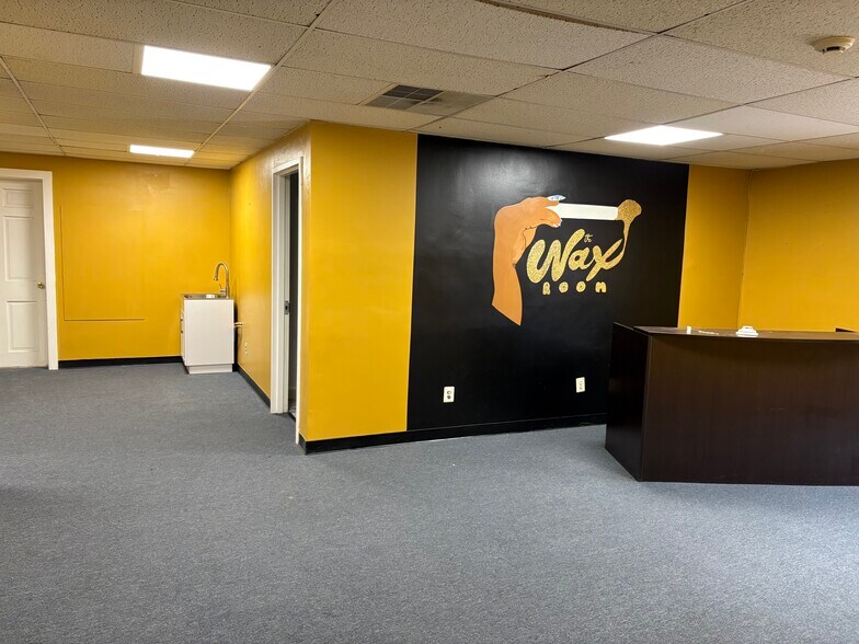 More Photos Of 100 E Broad St, Palmyra Storefront Retail Residential For Lease