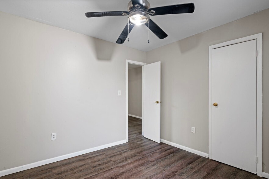 More Photos Of 4928 Marlboro Pike, Capitol Heights General Retail For Lease