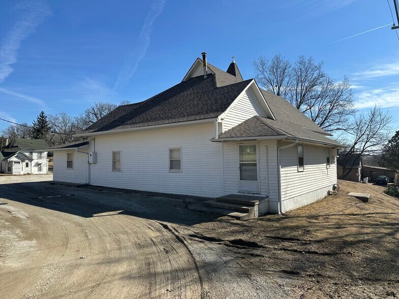 More Photos Of 307 E 6th St, Mound City Specialty For Sale