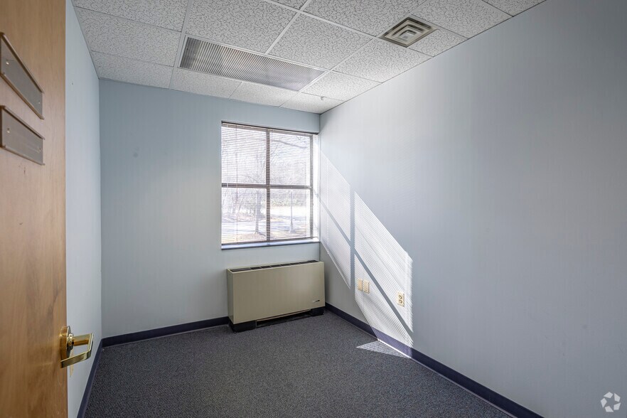 More Photos Of 8850 Richmond Hwy, Alexandria Office For Lease