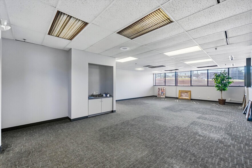 More Photos Of 601-611 N Barker Rd, Brookfield Office For Lease