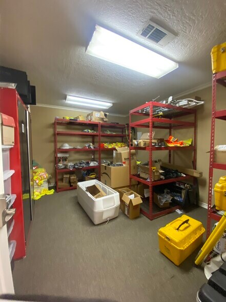 More Photos Of 12841 Highway 90, Beaumont Warehouse For Lease