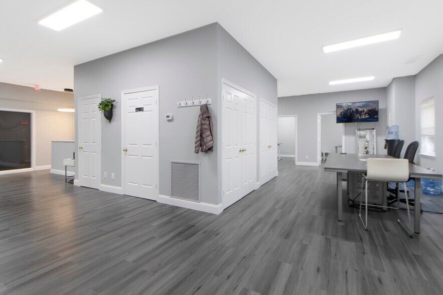 More Photos Of 4200 Evergreen Ln, Annandale Medical For Sale