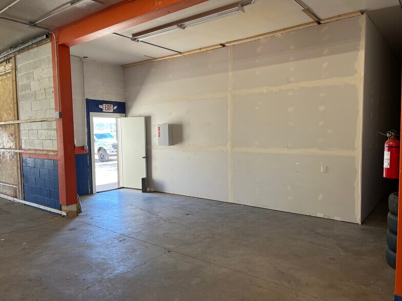 More Photos Of 195 Prairie Hawk Dr, Castle Rock Warehouse For Lease