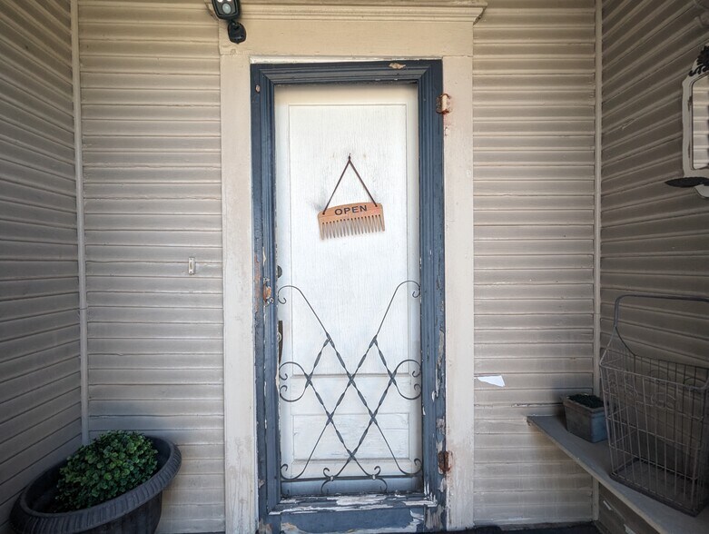 More Photos Of 2671 Broadway, Beaumont Freestanding For Sale