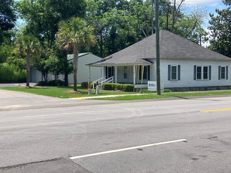 Primary Photo Of 306 Woodrow St, Neeses Light Distribution For Sale