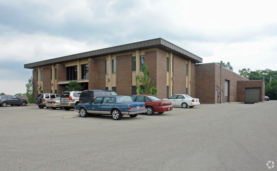 More Photos Of 851 Seton Ct, Wheeling Warehouse For Lease