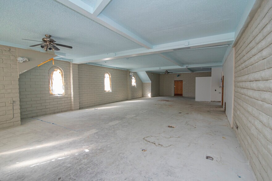 More Photos Of 2941-2943 Honolulu Ave, La Crescenta Restaurant For Sale