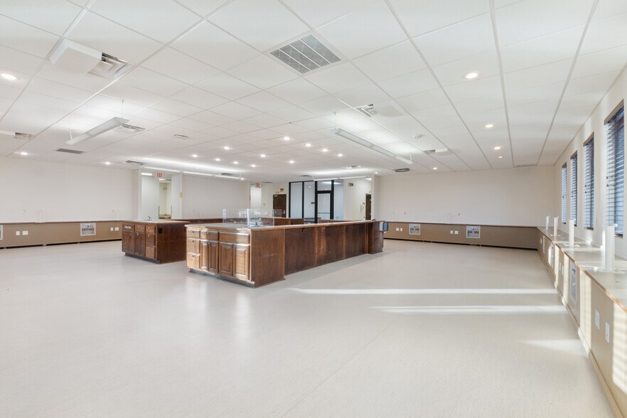 More Photos Of 101 N 37th St, Rogers Medical For Lease