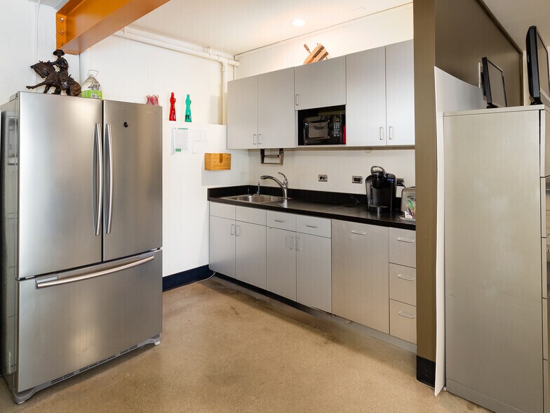 More Photos Of 139 Nevada St, El Segundo Light Manufacturing For Sale