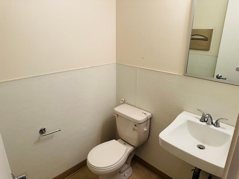 More Photos Of 4891 Ronson Ct, San Diego Warehouse For Lease