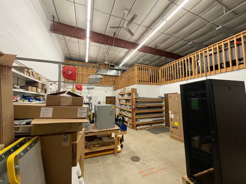 More Photos Of 701 E 48th St N, Sioux Falls Service For Sale