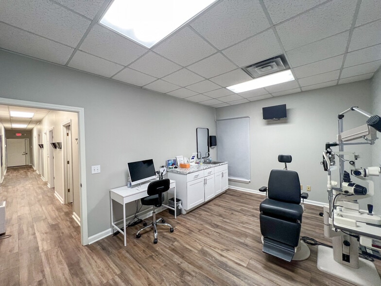 More Photos Of 200 Canyon Park Dr, Pelham Office For Lease