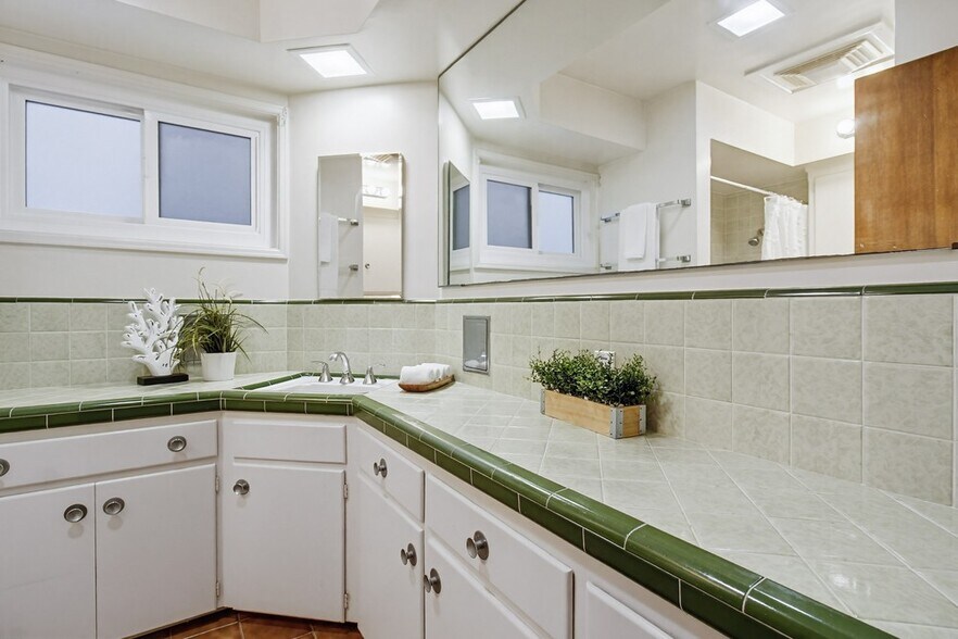 More Photos Of 829 Avalon Ct, San Diego Apartments For Sale