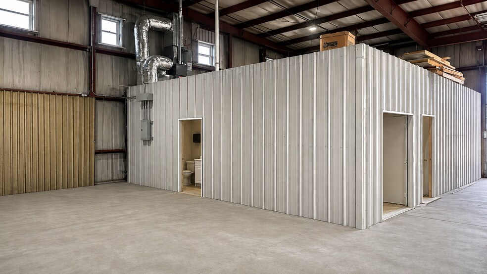 More Photos Of 10041 E 52nd St, Tulsa Manufacturing For Lease