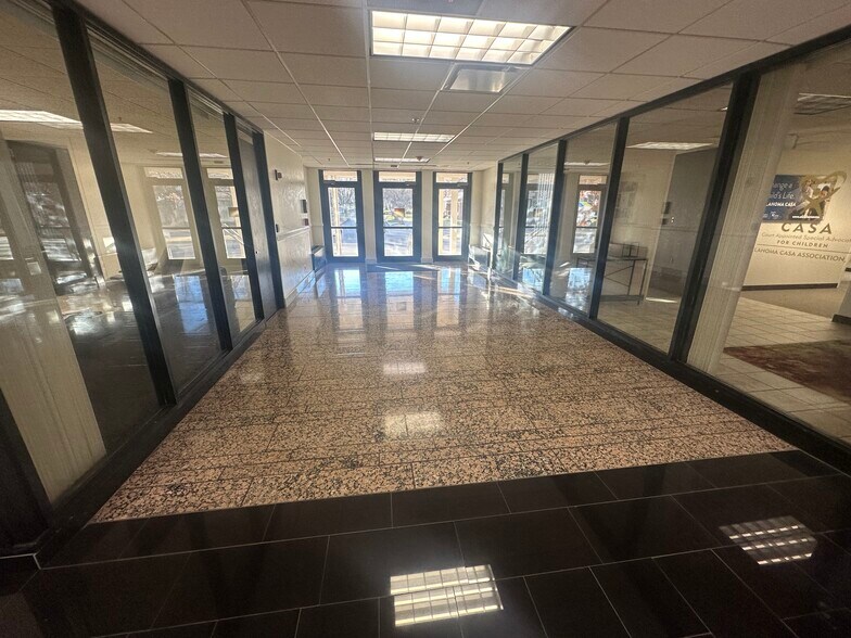 More Photos Of 2000 N Classen Blvd, Oklahoma City Office For Lease