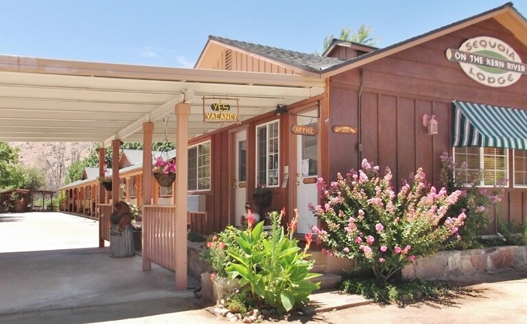 More Photos Of 16123 Sierra Way, Kernville Hotel For Sale