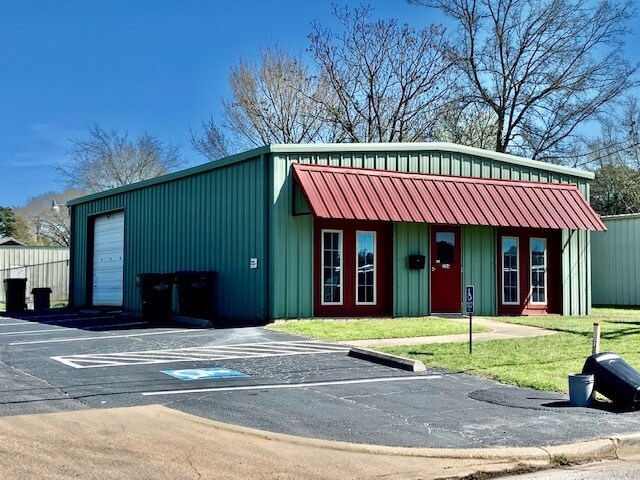 More Photos Of 206 Cherokee St, Longview Warehouse For Lease
