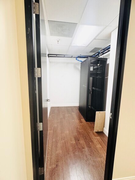 More Photos Of 21731 Ventura Blvd, Woodland Hills Medical For Lease