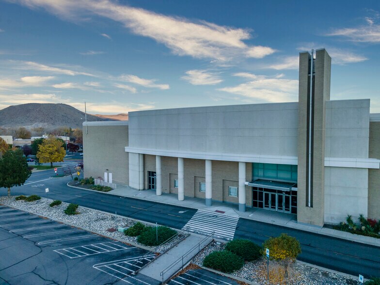 More Photos Of 5000 Meadowood Mall Cir, Reno Unknown For Lease