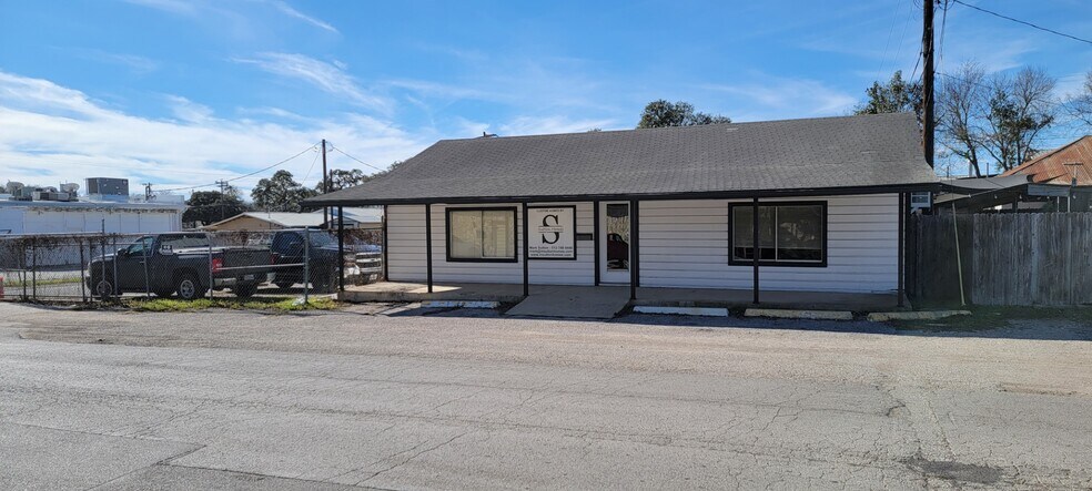 More Photos Of 101 S San Marcos, Dripping Springs Warehouse For Sale