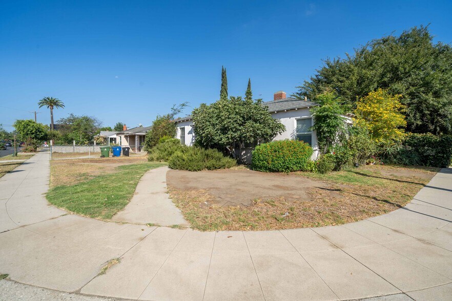 More Photos Of 14005 Victory Blvd, Van Nuys Multifamily For Sale