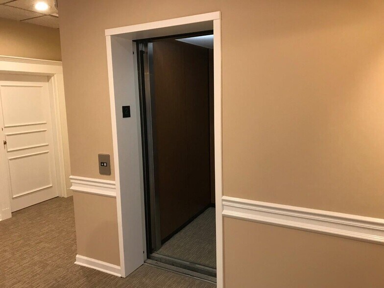 More Photos Of 18 Great Plain Rd, Danbury Storefront Retail Office For Lease