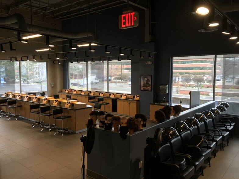 More Photos Of 500 Kings Hwy E, Fairfield Freestanding For Lease