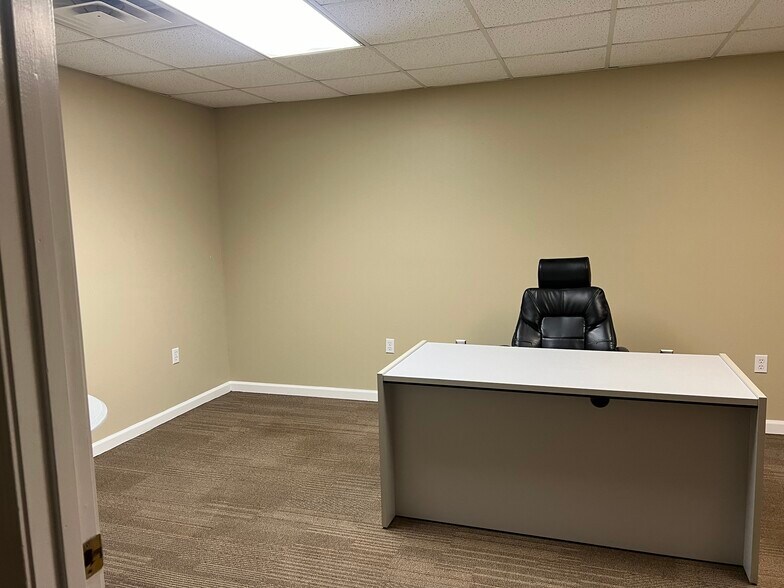 More Photos Of 949 Carl Vison Parkway, Centerville Light Distribution For Lease