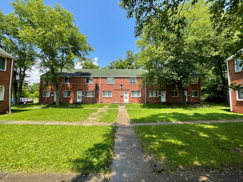 Primary Photo Of 6801 McKinley Ct, Clairton Apartments For Sale