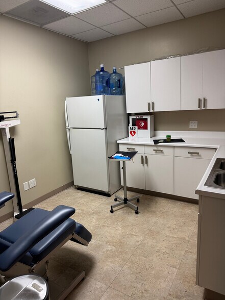 More Photos Of 20311 Birch St, Newport Beach Medical For Lease
