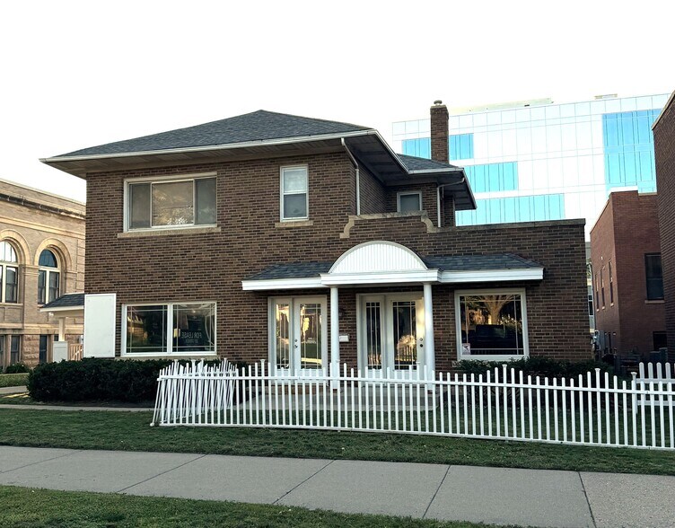 Primary Photo Of 110 S Broad St, Mankato Office For Lease