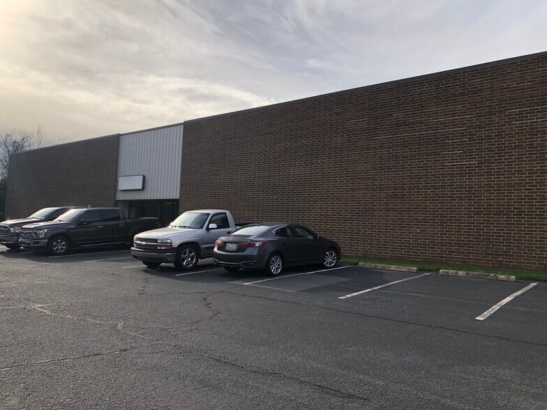 More Photos Of 4101 Revolution Park Dr, Charlotte Unknown For Lease