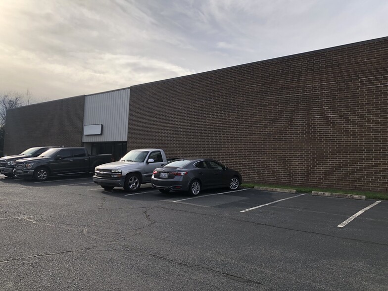 More Photos Of 4123 Revolution Park Dr, Charlotte Distribution For Lease