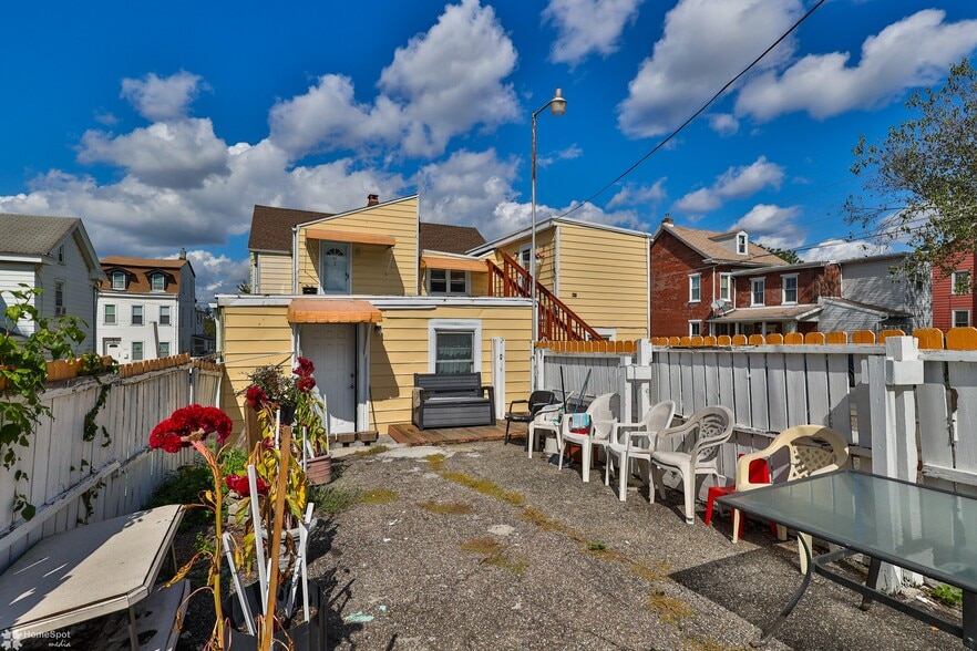 More Photos Of 902 W Wilkes Barre St, Easton Apartments For Sale