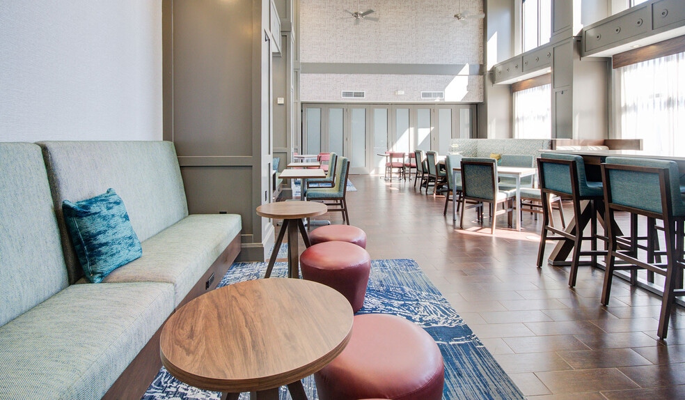 More Photos Of 4617 7th St, Bay City Hotel For Sale
