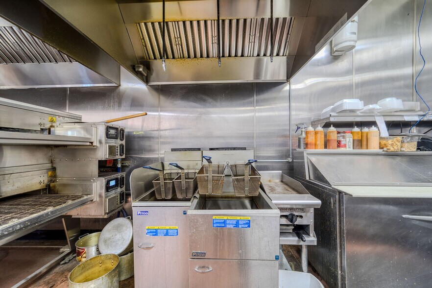 More Photos Of 832 Gemstone Ave, Bullhead City Restaurant For Sale