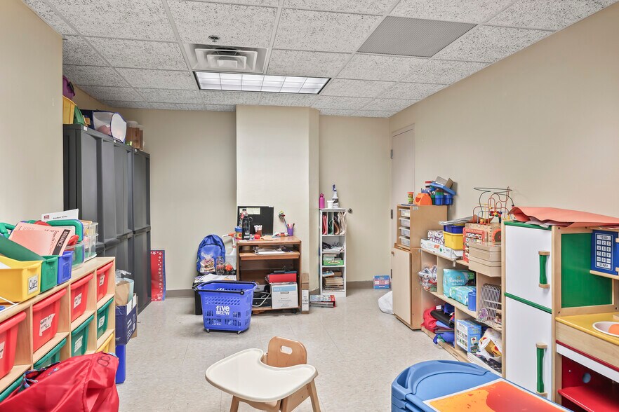 More Photos Of 1631 Main St, Niagara Falls Industrial For Sale