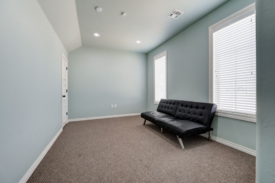 More Photos Of 450 E Main St, Yukon Religious Facility For Sale