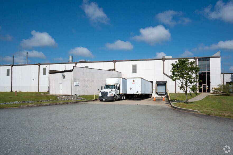 More Photos Of 500 Gateway Dr, Goldsboro Warehouse For Lease
