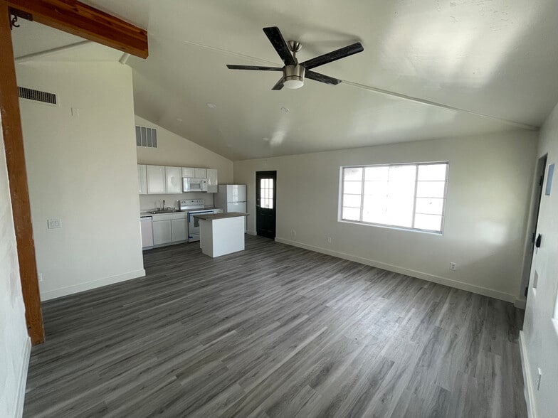 More Photos Of 7162 N 57th Ave, Glendale Apartments For Sale