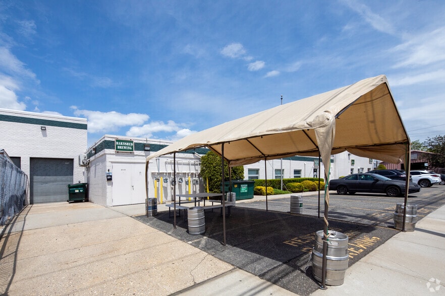 More Photos Of 100-102 Lauman Ln, Hicksville Industrial For Lease