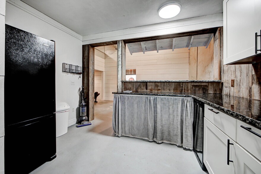 More Photos Of 210 Main st, Minco Health Club For Sale