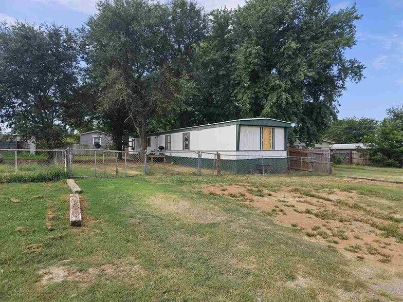 More Photos Of 67 Ash Ave, Elgin Trailer Camper Park For Sale
