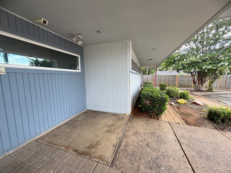 More Photos Of 109 W Midway Dr, Euless Medical For Sale