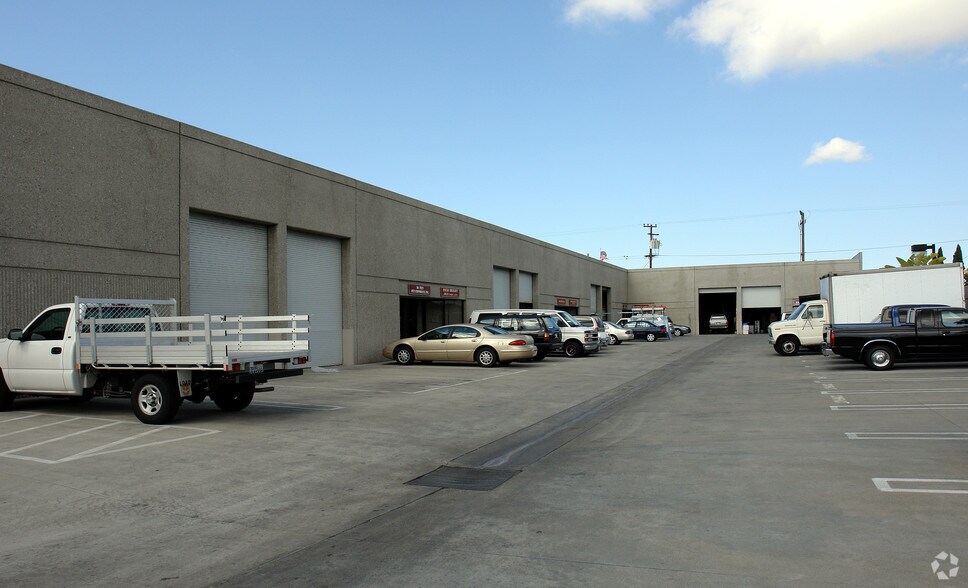 More Photos Of 13429 Western Ave, Gardena Warehouse For Lease